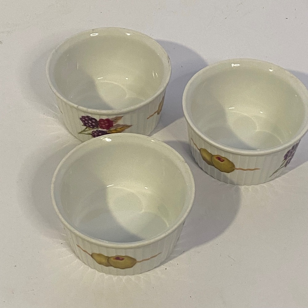 Royal Worcester Ramekins Set of 3 White EXCELLENT Evesham Fruit Ribbed 48